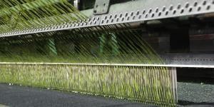 Premium 11000 Pile Dtex Football Artificial Grass с устойчивостью к УФ и отверстиями для дренажа с перфорацией