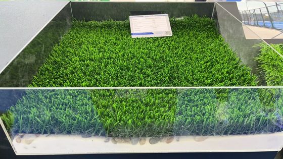 Ненасыпной искусственный газон с амортизирующим матом для спортивных площадок