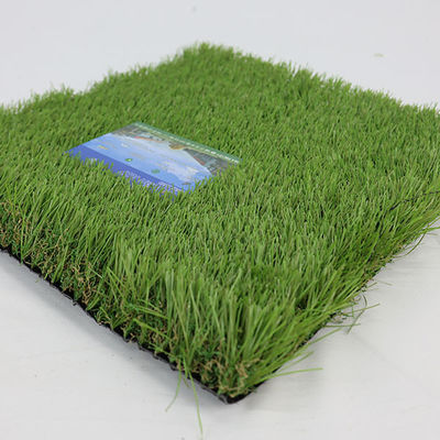Premium 9000 Pile Dtex Landscape Artificial Grass с устойчивостью к ультрафиолету и отверстиями для дренажа с перфорацией