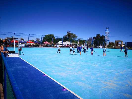 FIH Certified Hockey Artificial Turf with 14mm Pile Height and Water Spray for Consistent Play (ФИХ сертифицированный хоккейный искусственный газон с 14 мм высотой свай и распылением воды для последовательной игры)