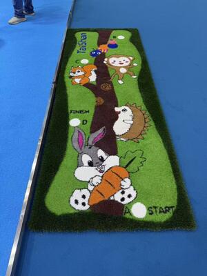 Высота колоды 16 мм Портативная изображенная искусственная трава с настраиваемыми узорами и цветами